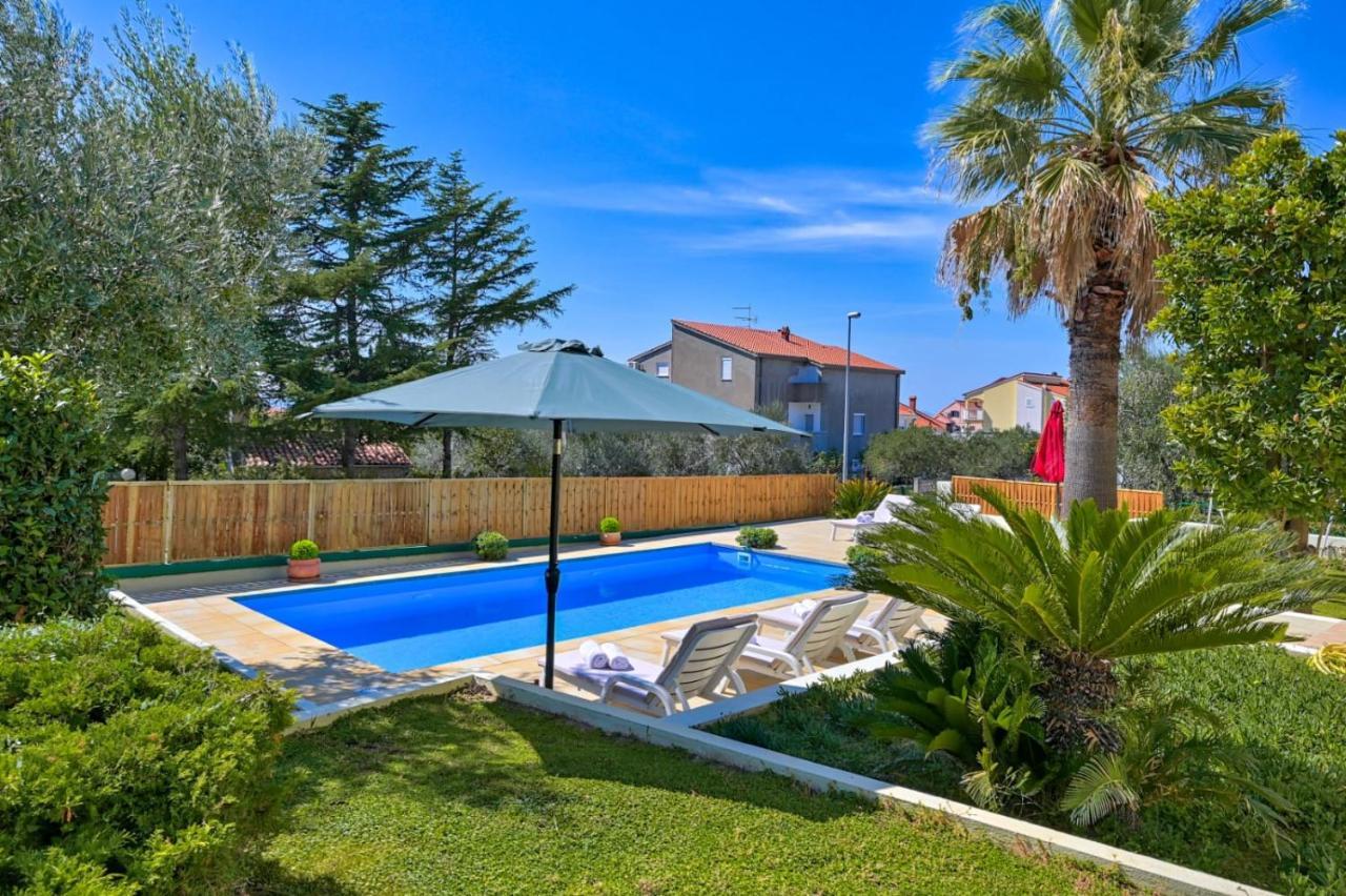 Villa Oscar, *
