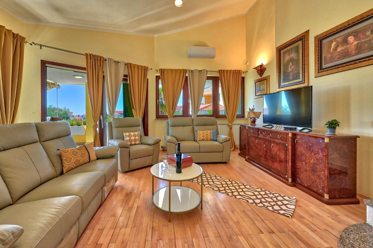 Oscar, Villa Zadar
